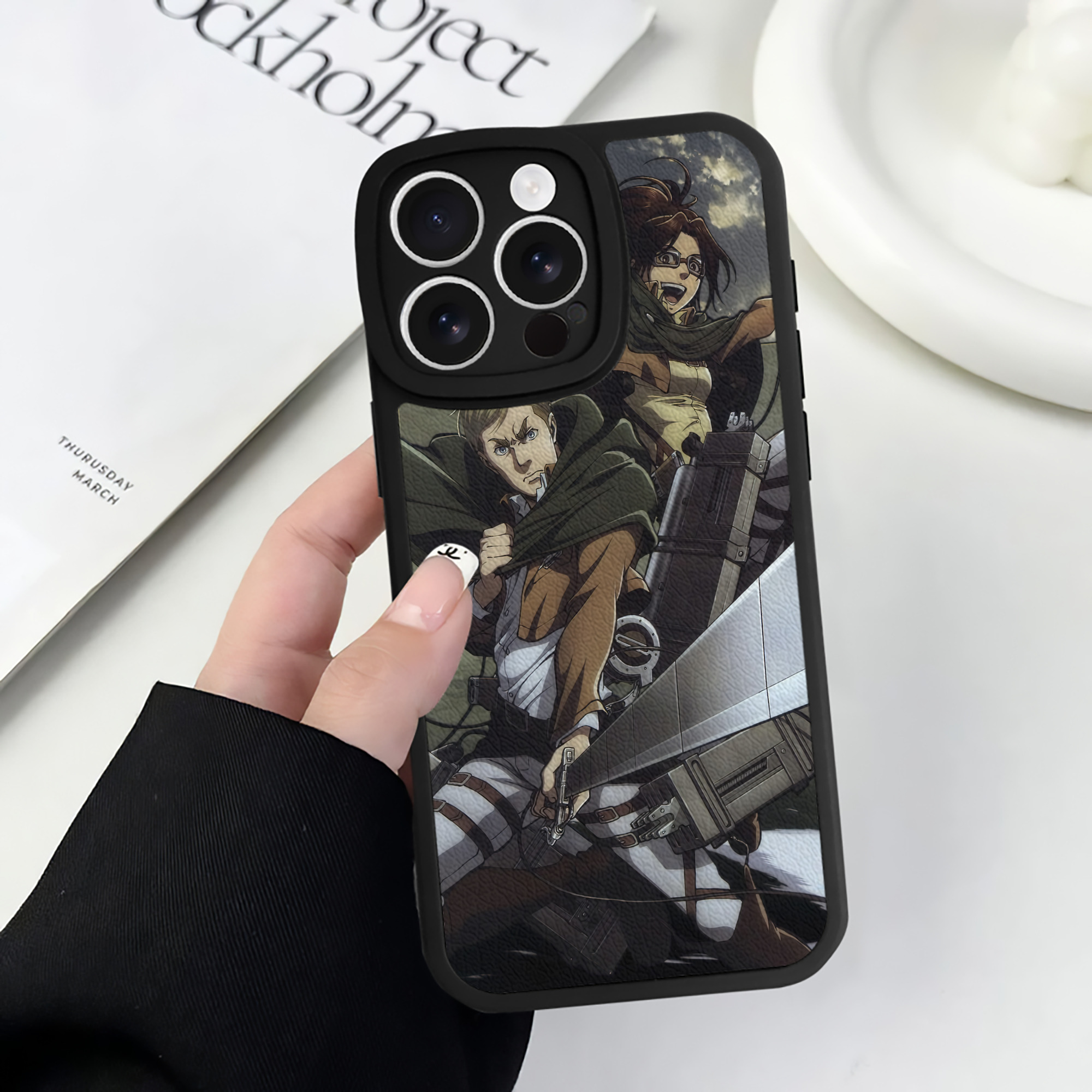 （画像用） 進撃の巨人 Attack on Titan 【iPhone 16シリーズ対応】シリコンスマホケース（レザー調） 材質：シリコン